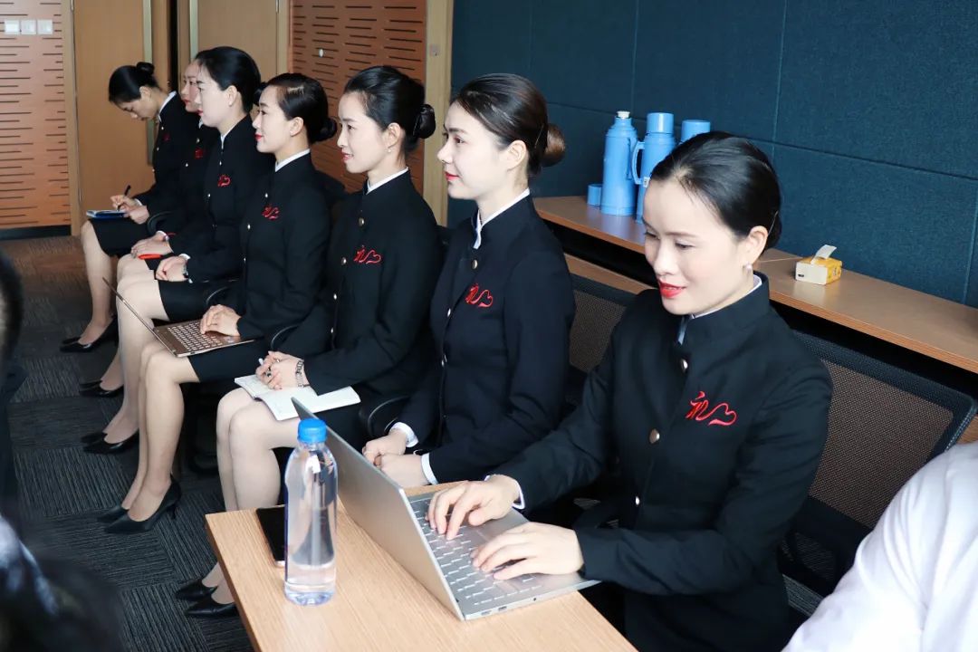 提升服務(wù)品質(zhì)，打造專業(yè)形象 谷田稻香攜手東方禮儀華平生團(tuán)隊開展服務(wù)禮儀培訓(xùn)